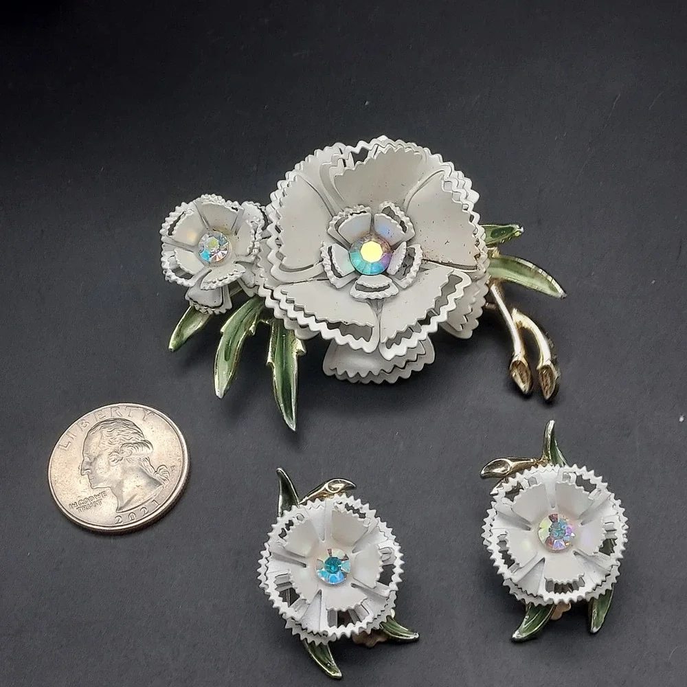 White Enamel Flower Brooch and‎ Clip on Earrings Set Rhinestone Vintage Costume